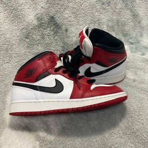 Nike Air Jordan 1 mid gs chicago